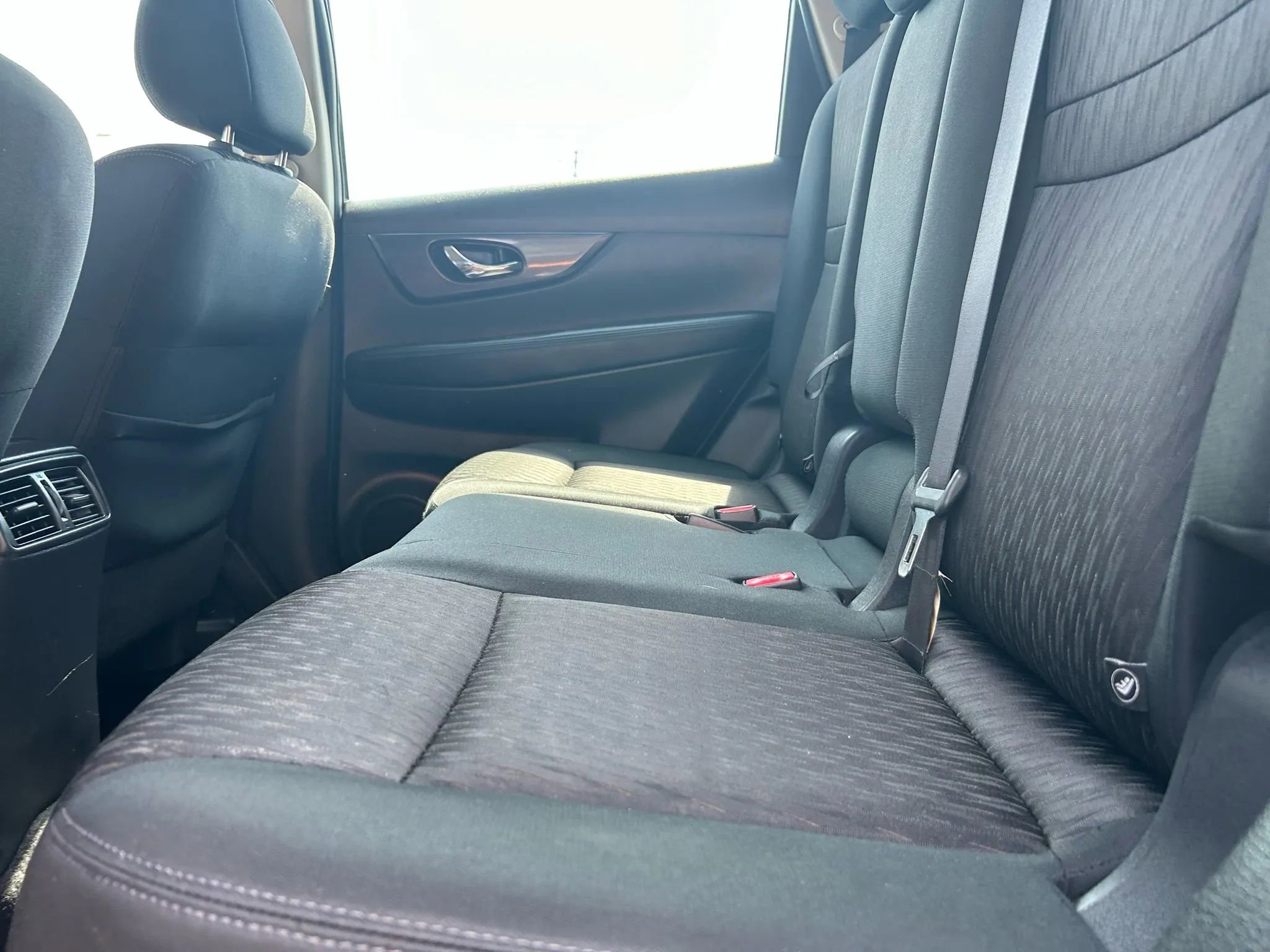 Used 2018 Nissan Rogue S image 14