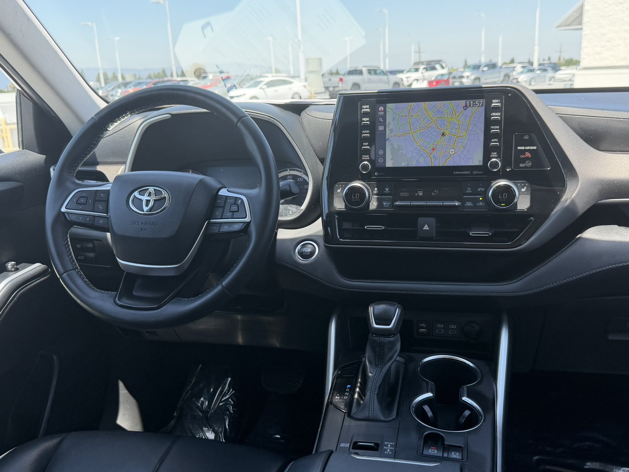 Used 2022 Toyota Highlander XLE FWD image 25