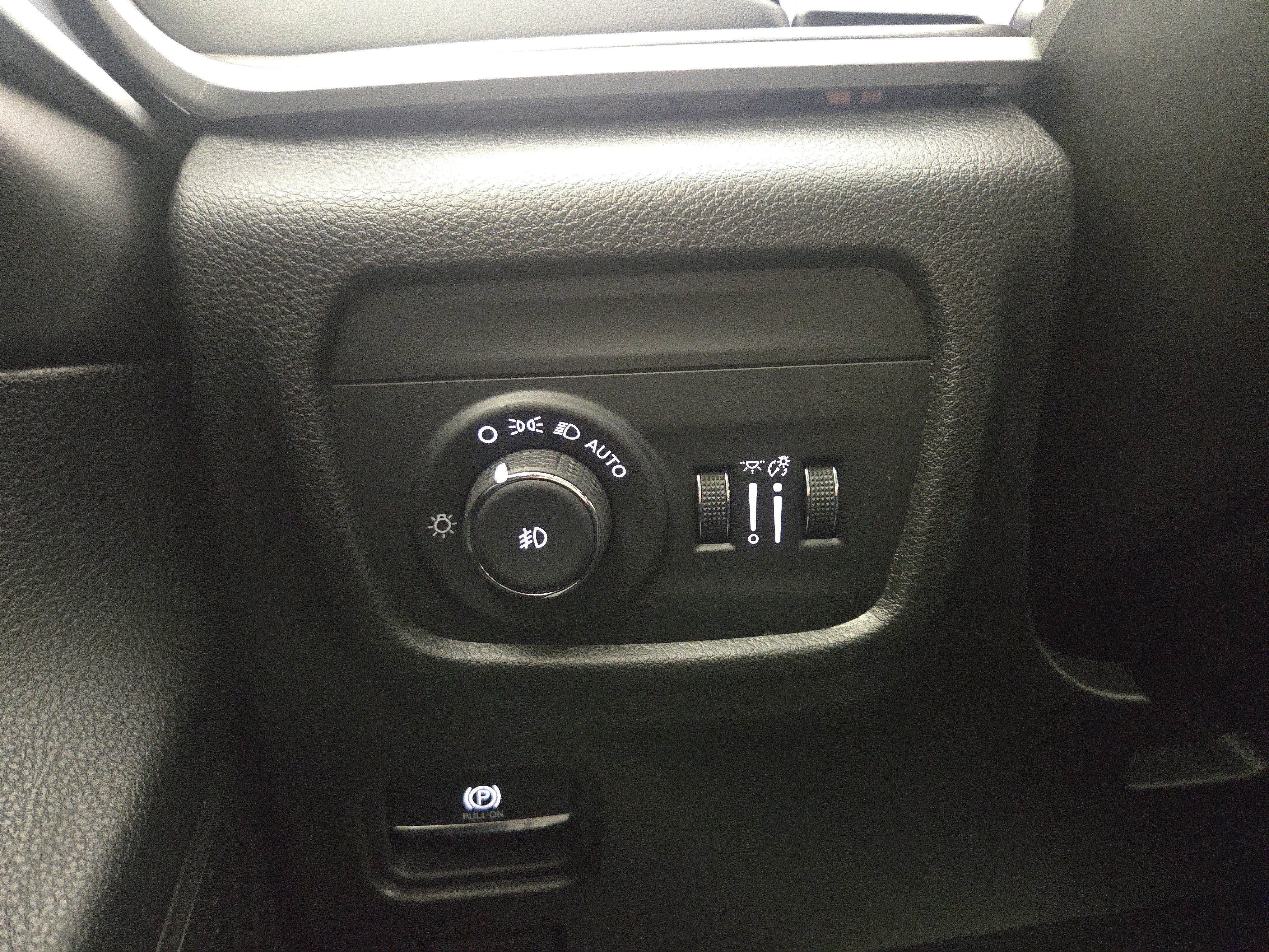 Certified 2024 Jeep Grand Cherokee L Limited image 33