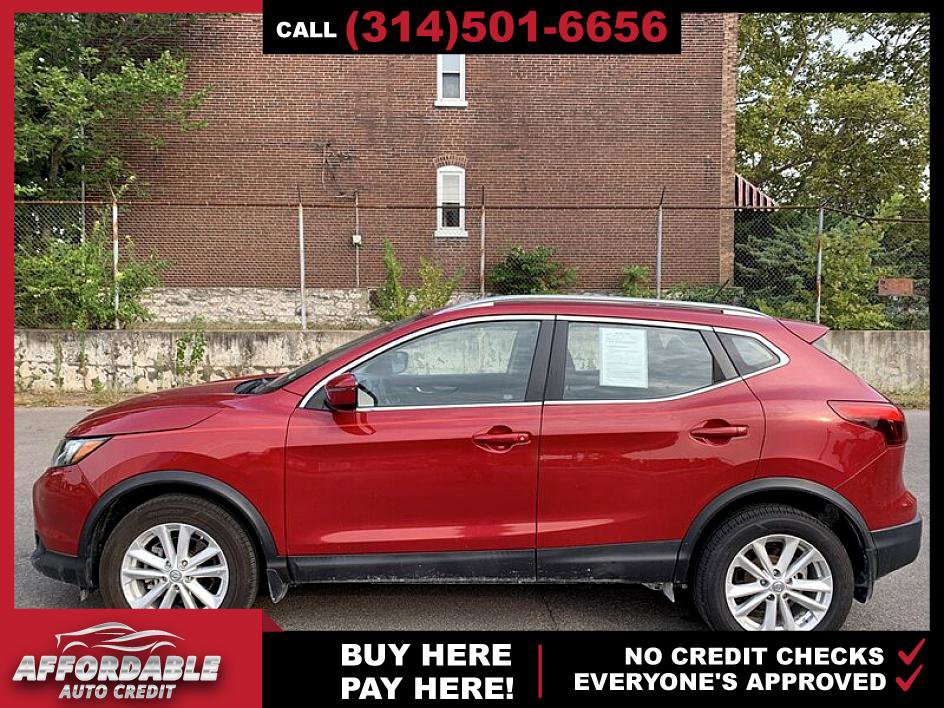 Used 2017 Nissan Rogue Sport SV image 2