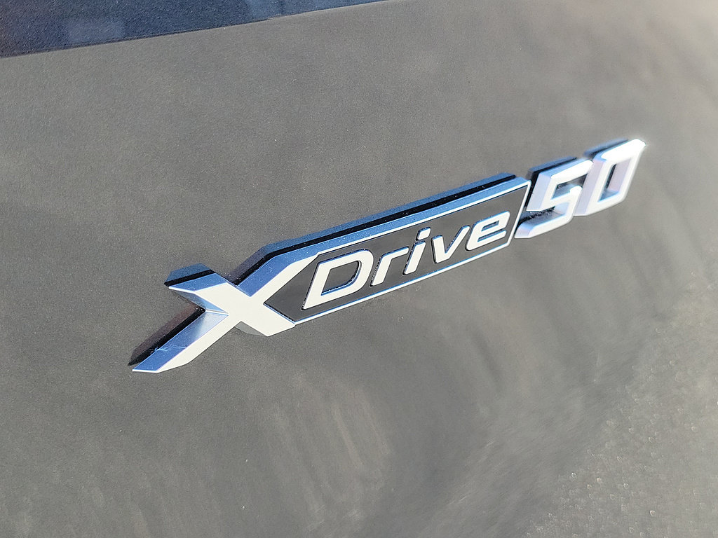 Used 2024 BMW iX xDrive50 w/ Sport Package AWD/4WD image 8