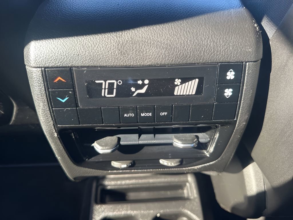 Used 2022 Jeep Grand Cherokee L Laredo image 13