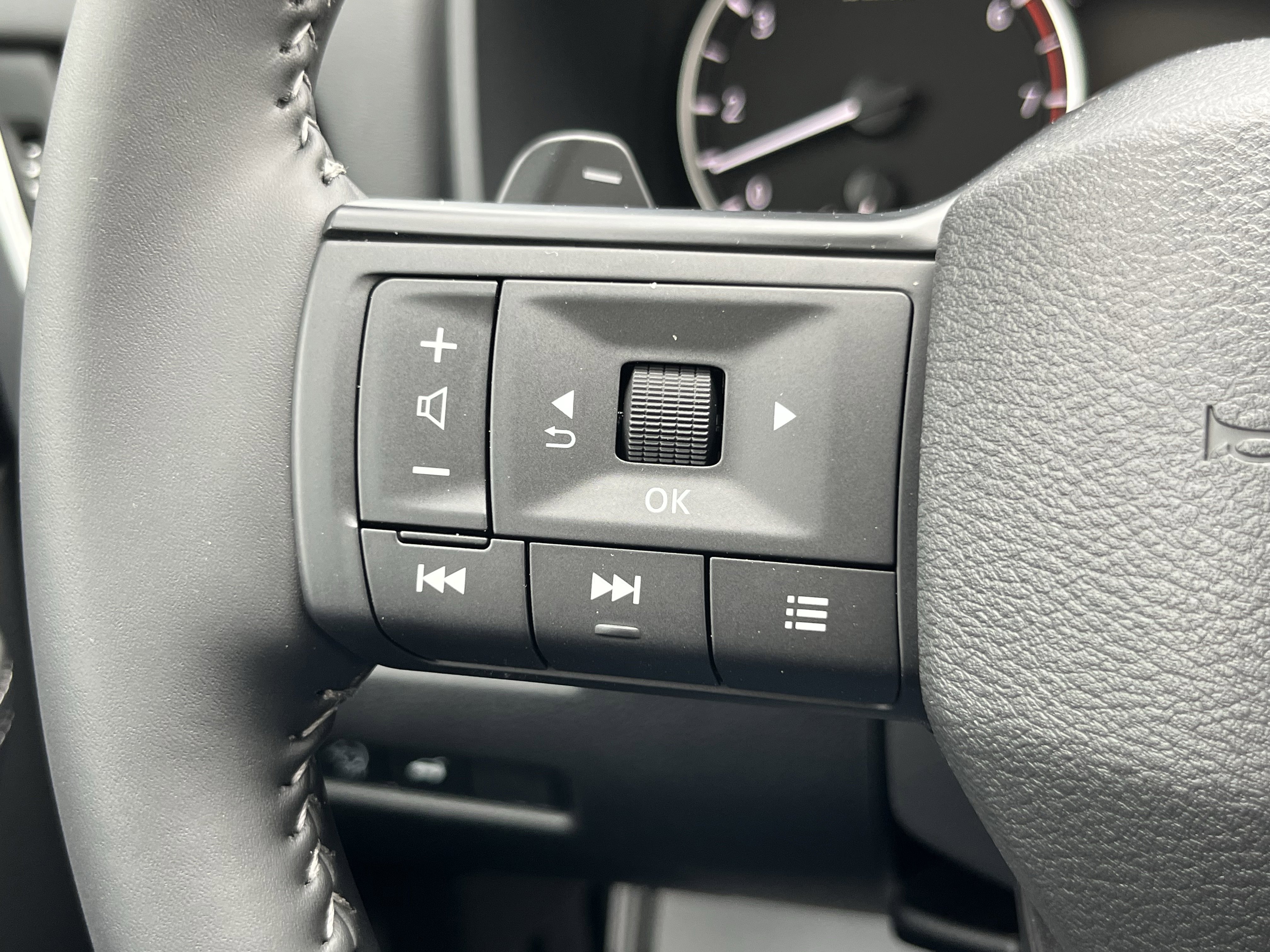 New 2026 Nissan Rogue SV AWD/4WD image 25