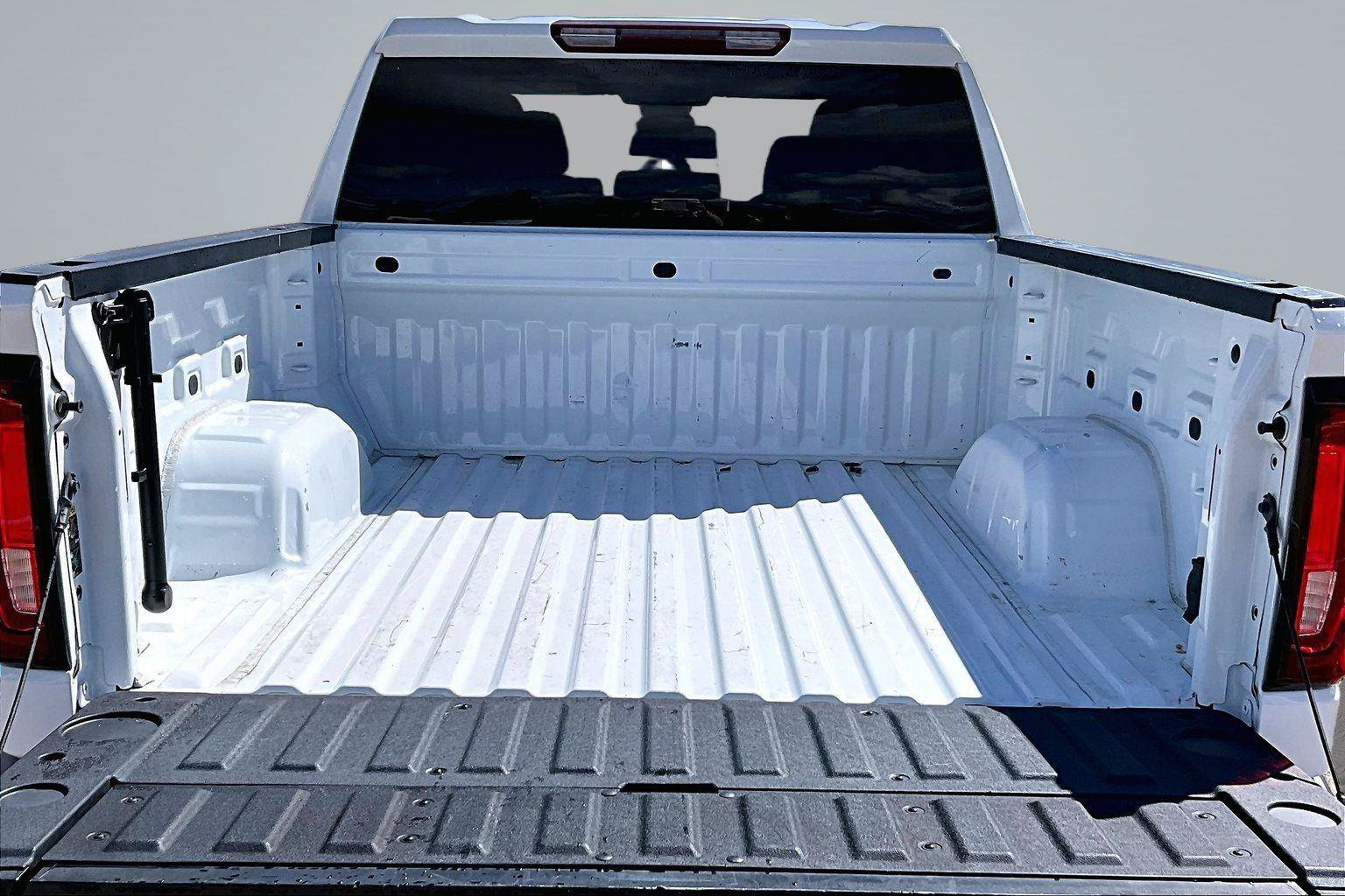 Used 2024 GMC Sierra 1500 SLT AWD/4WD image 5
