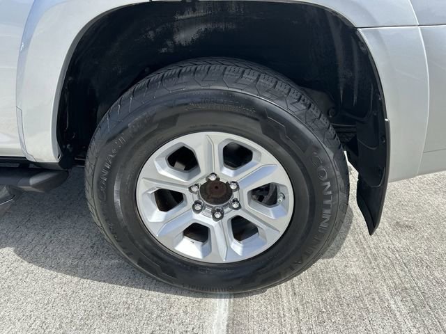 Used 2018 Toyota 4Runner SR5 AWD/4WD image 11
