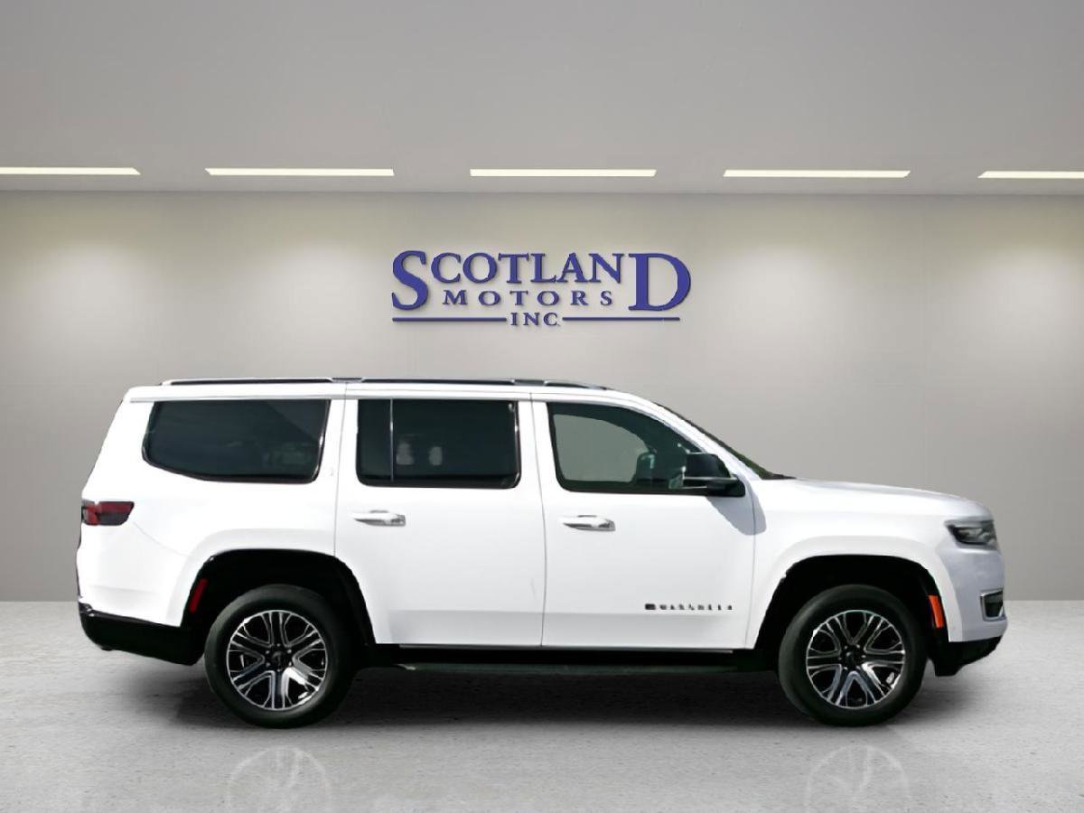 Used 2025 Jeep Wagoneer 4WD image 5