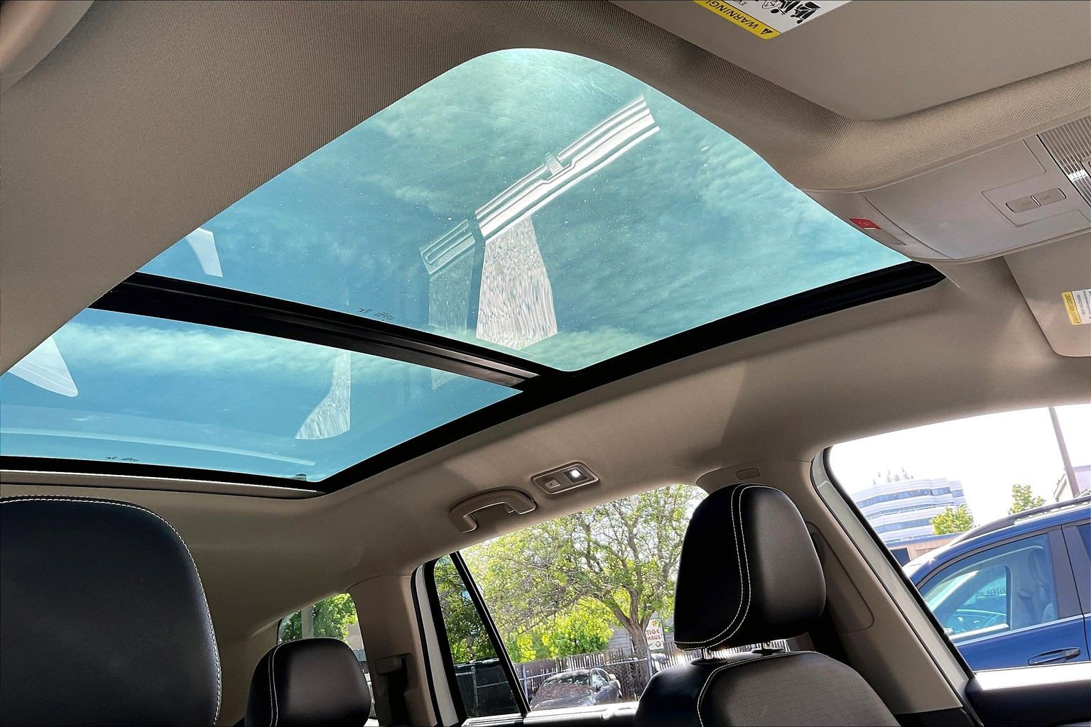 Certified 2023 Volkswagen Atlas SE w/ Panoramic Sunroof Package AWD/4WD image 29