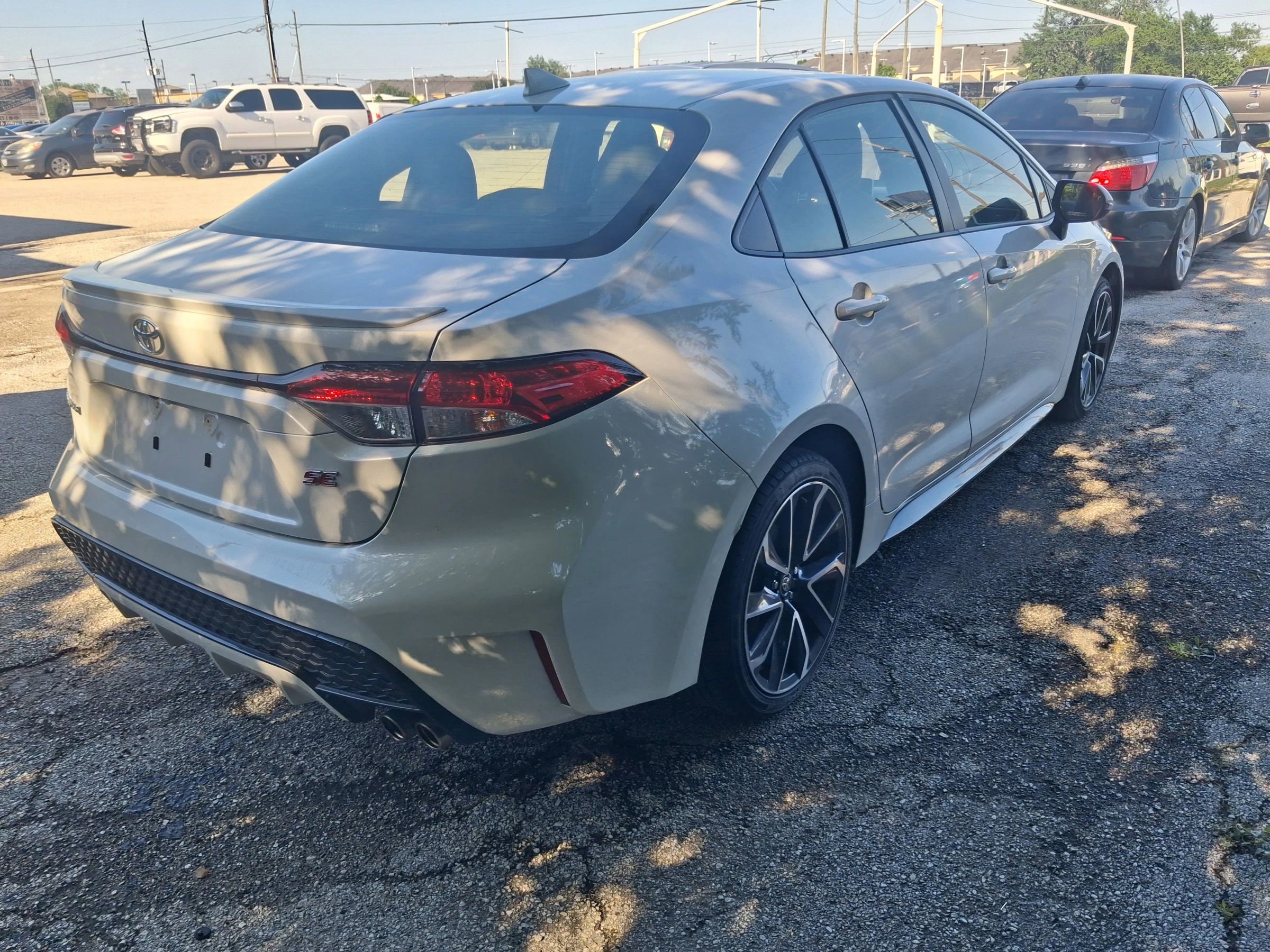 Used 2021 Toyota Corolla SE FWD image 3