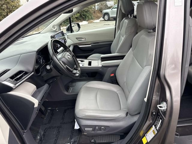 Used 2021 Toyota Sienna XLE w/ XLE Plus Package image 14