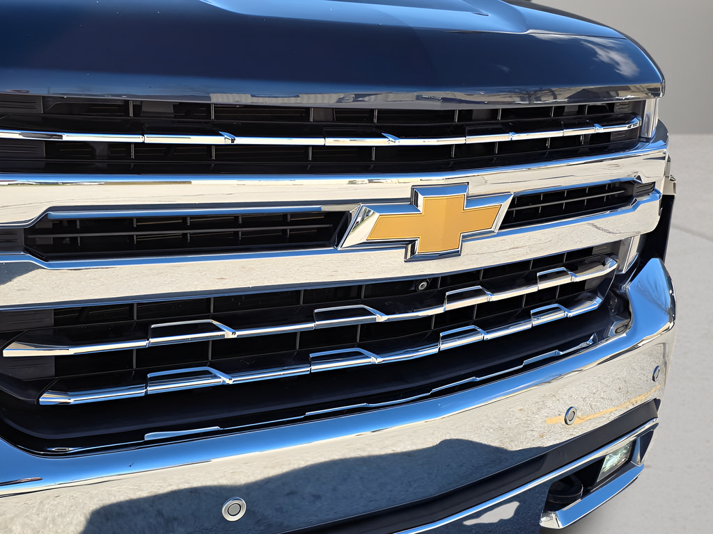 Used 2020 Chevrolet Silverado 1500 LTZ w/ LTZ Plus Package AWD/4WD image 10