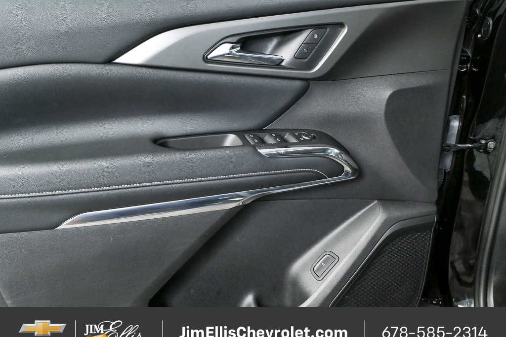 Used 2025 Chevrolet Traverse LT image 6