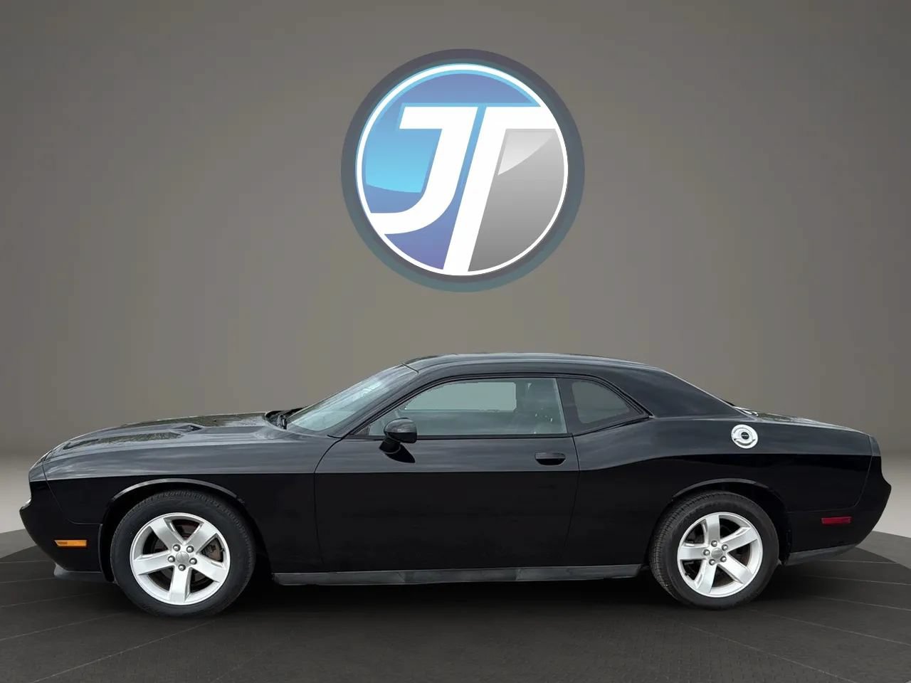 Used 2014 Dodge Challenger SXT RWD image 13