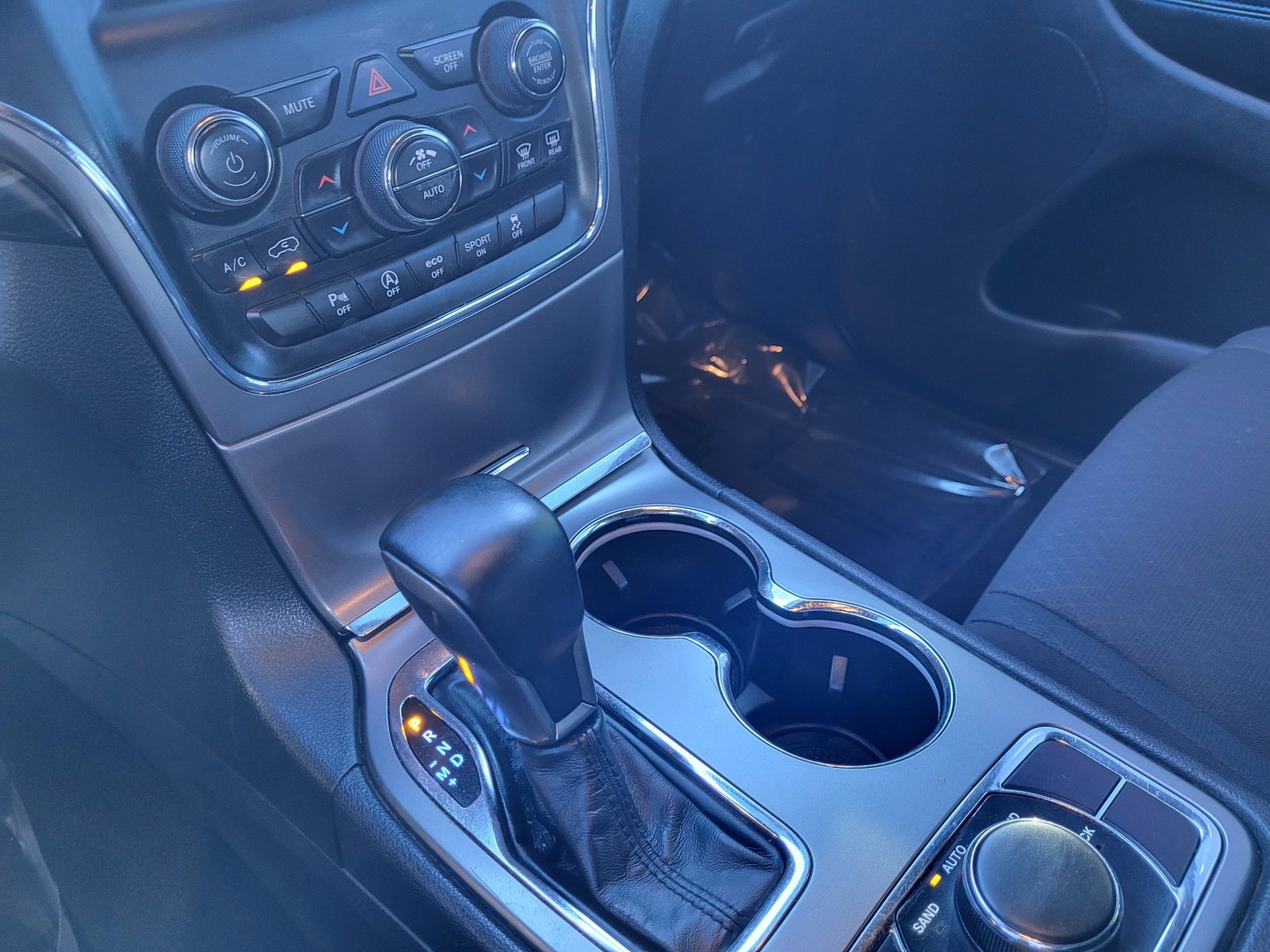 Used 2019 Jeep Grand Cherokee Laredo image 12