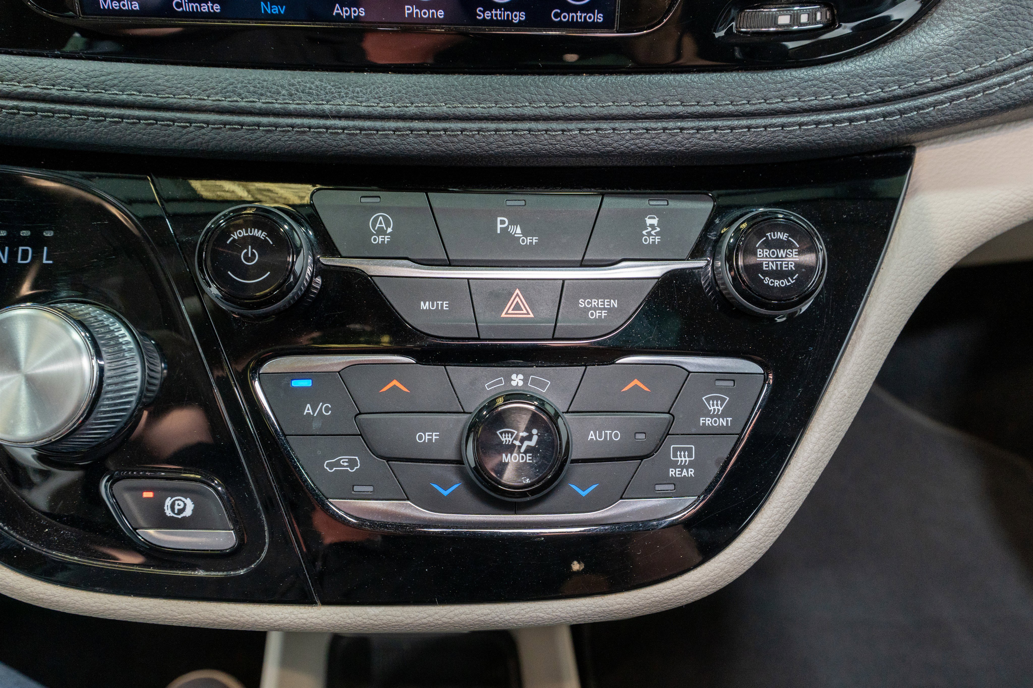 Used 2020 Chrysler Pacifica Limited image 22