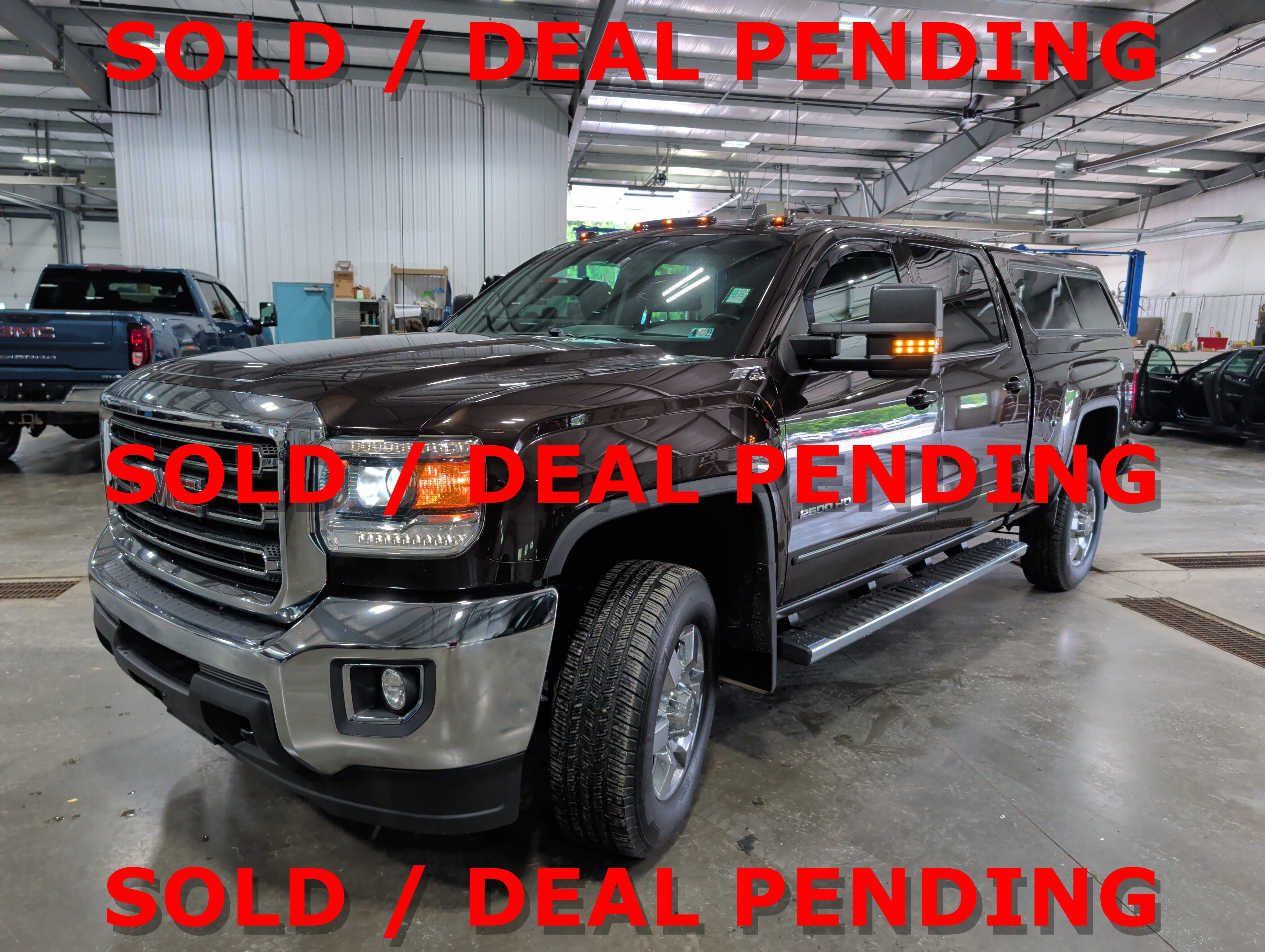 Used 2018 GMC Sierra 2500 SLE w/ HD SLE Preferred Plus Package AWD/4WD image 6