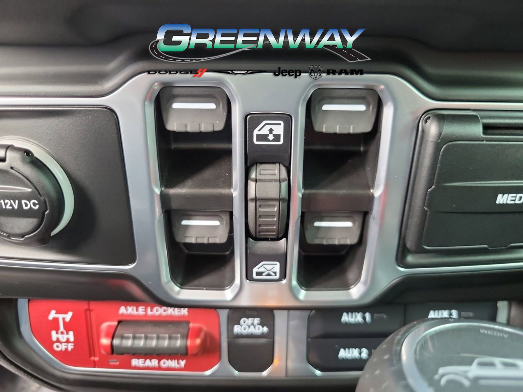 Used 2025 Jeep Gladiator Mojave w/ Convenience Group AWD/4WD image 17