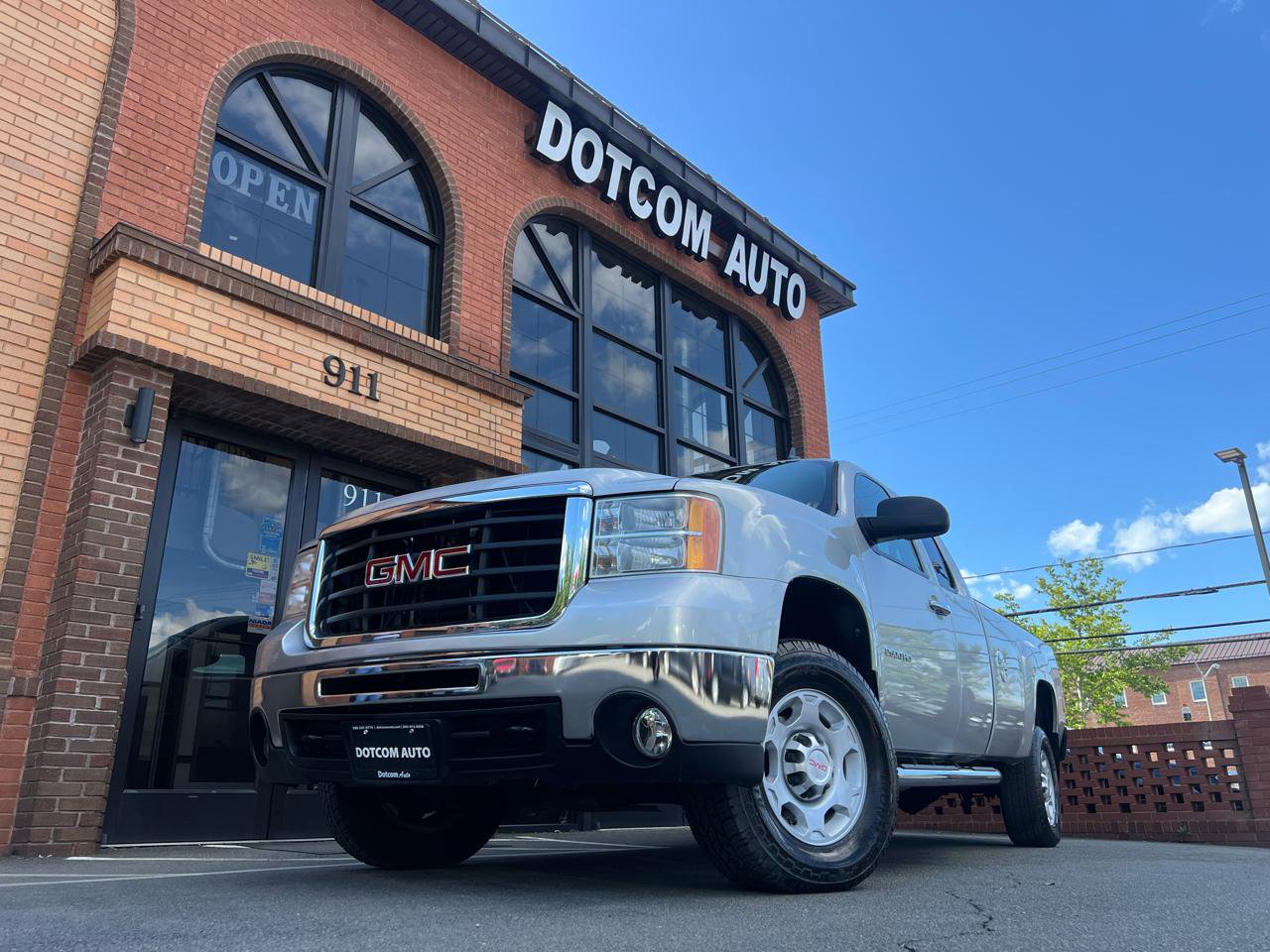 Used 2010 GMC Sierra 2500 SLE AWD/4WD image 3
