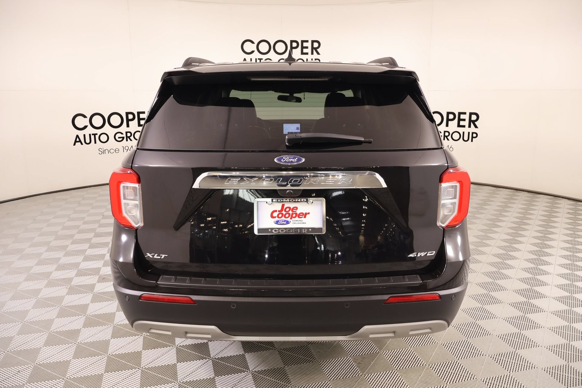 Used 2023 Ford Explorer XLT w/ Equipment Group 202A AWD/4WD image 23