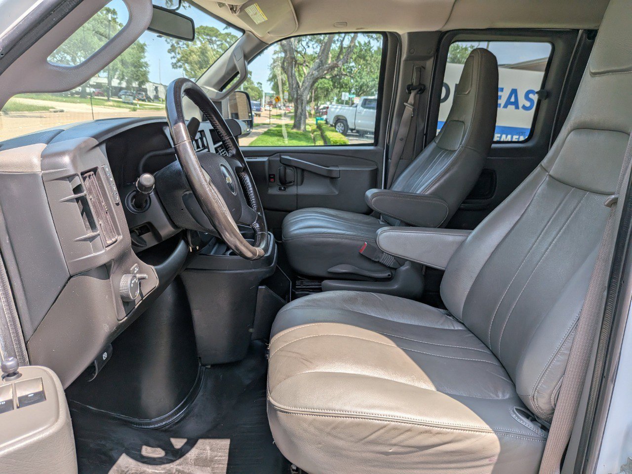 Used 2023 Chevrolet Express 3500 LS RWD image 9
