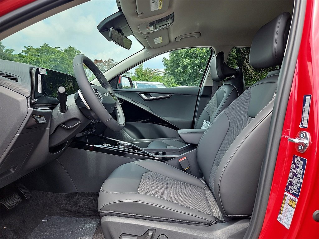 New 2025 Kia Niro EX w/ EX Cold Weather Package image 9