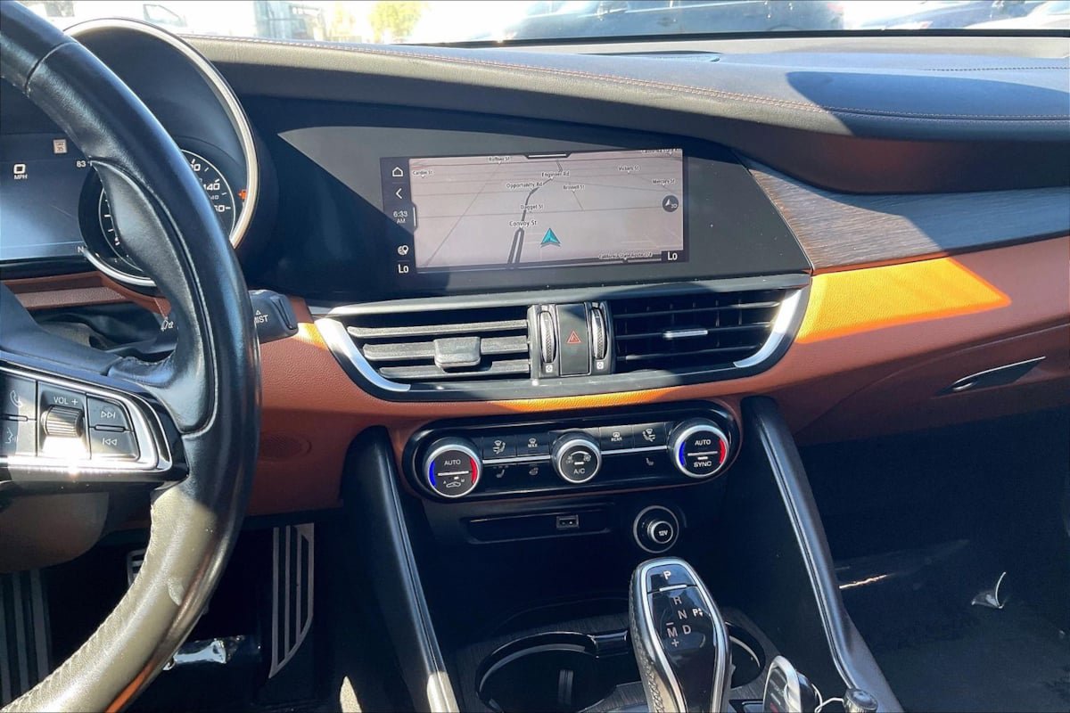 Used 2020 Alfa Romeo Giulia Ti RWD image 6