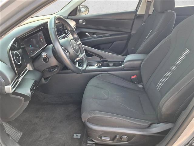Used 2022 Hyundai Elantra SEL w/ Convenience + Premium Package FWD image 15