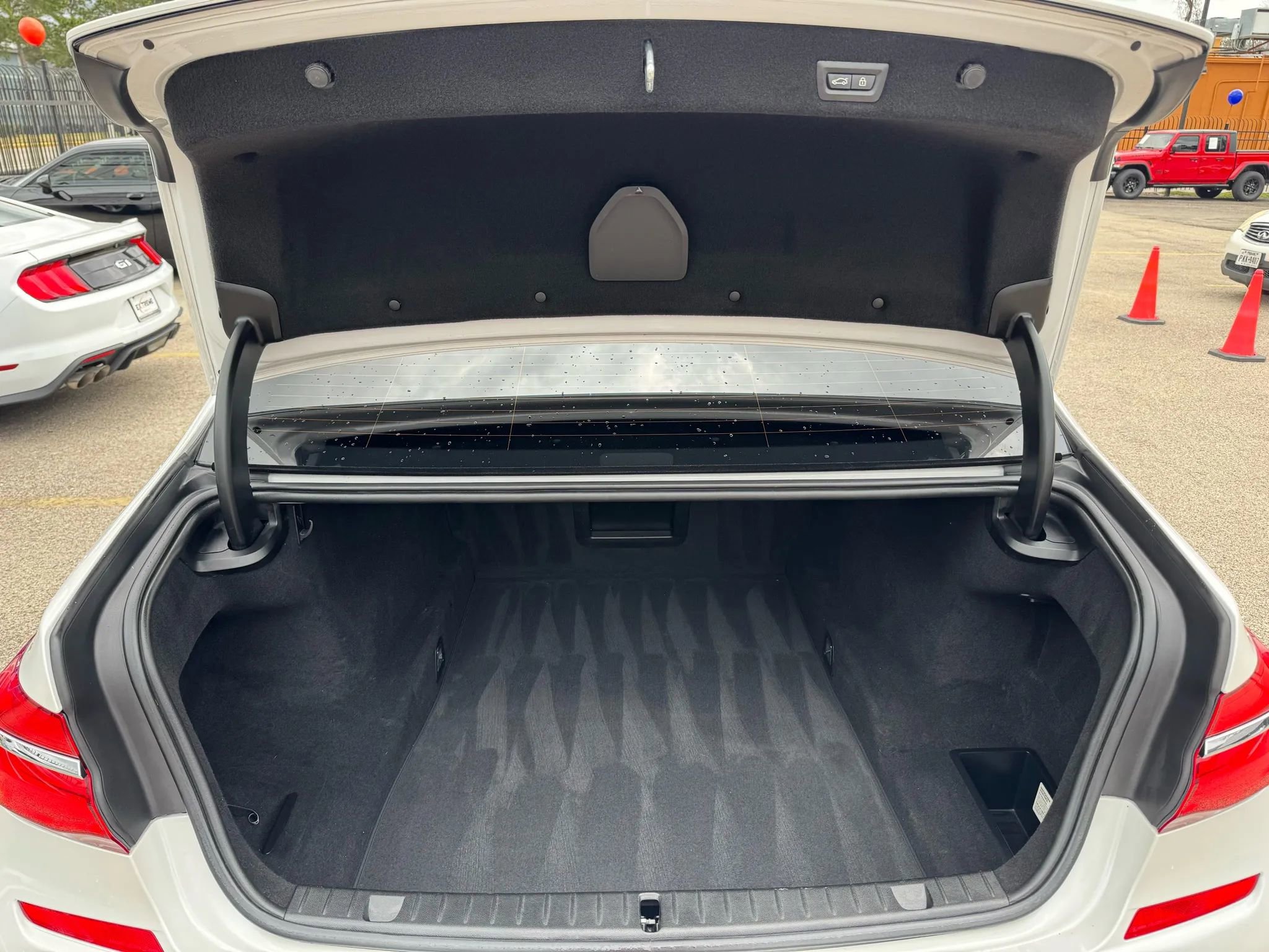 Used 2019 BMW 750i w/ Executive Package image 40