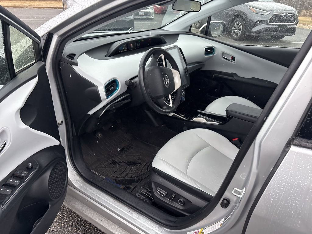 Used 2017 Toyota Prius Prime Premium image 7