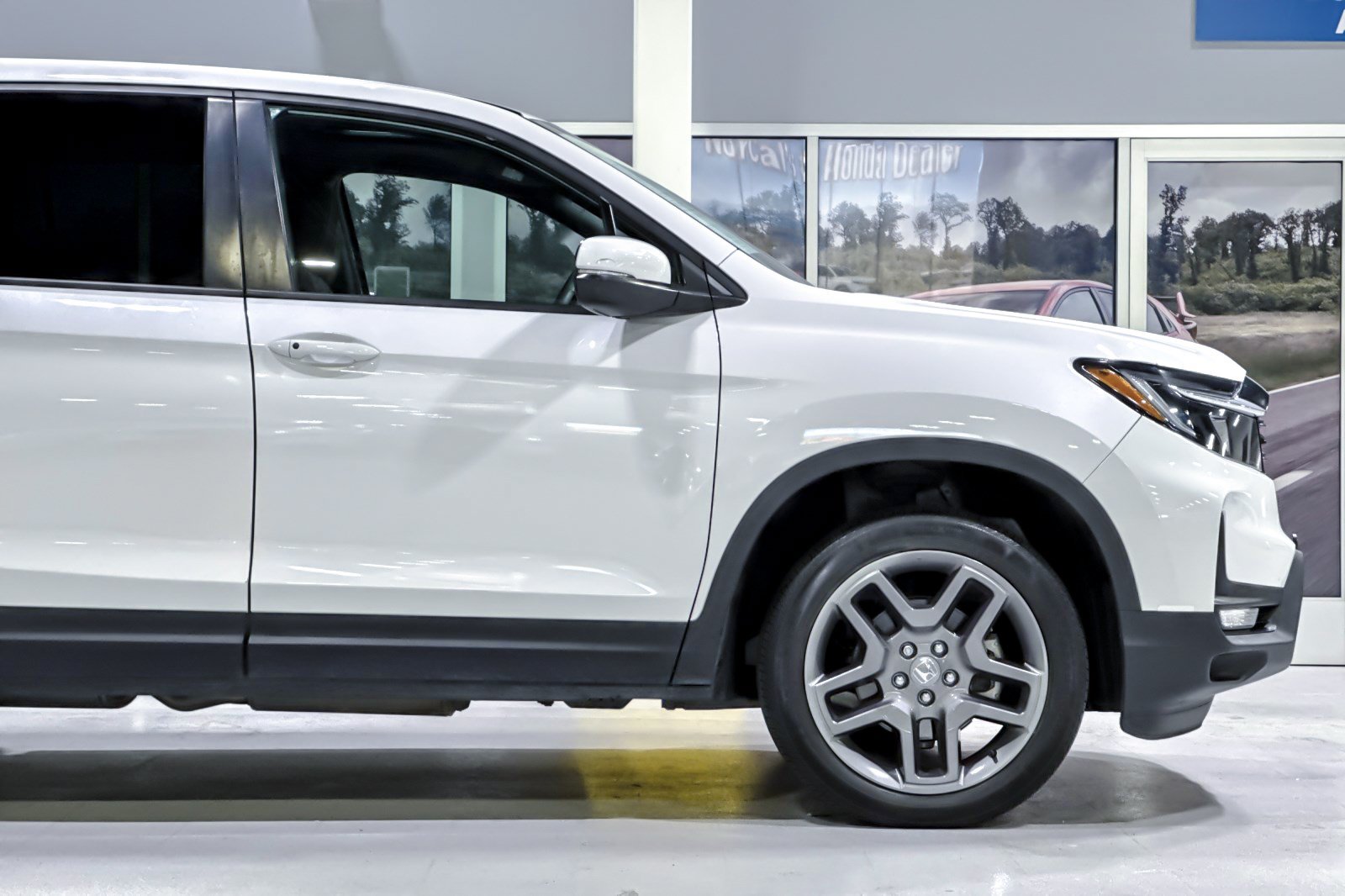 Used 2023 Honda Passport EX-L image 34
