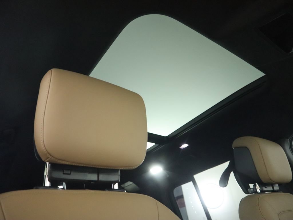 New 2026 Land Rover Defender 110 X-Dynamic SE image 20