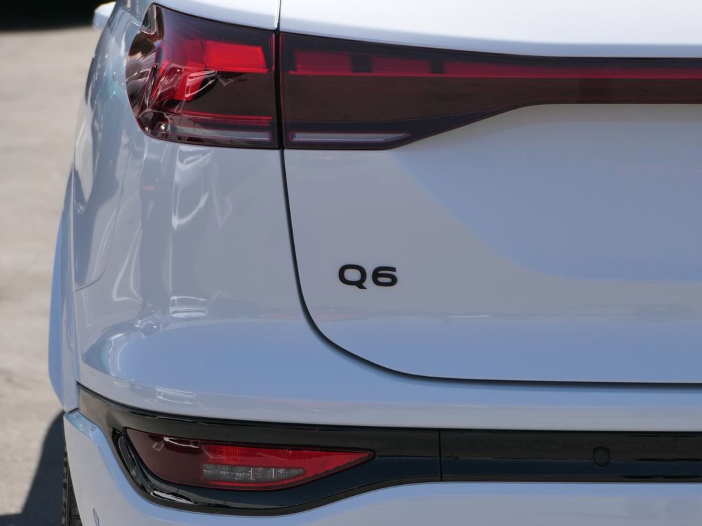 Used 2025 Audi Q6 e-tron Premium image 6