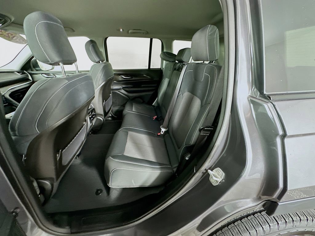 Certified 2023 Jeep Grand Cherokee Laredo image 33