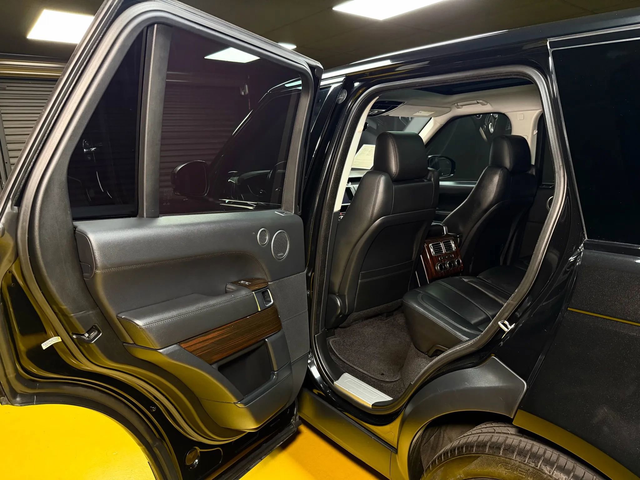 Used 2017 Land Rover Range Rover Sport Utility 4D image 15