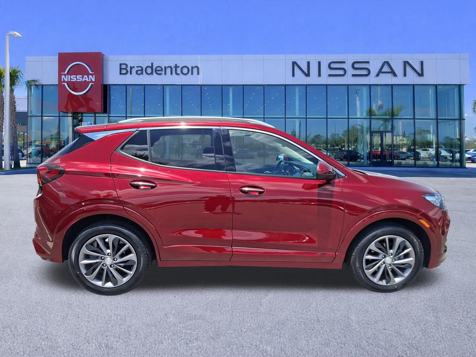 Used 2022 Buick Encore GX Essence w/ Sport Touring Package FWD image 4