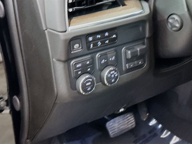 Used 2025 Chevrolet Suburban High Country AWD/4WD image 12