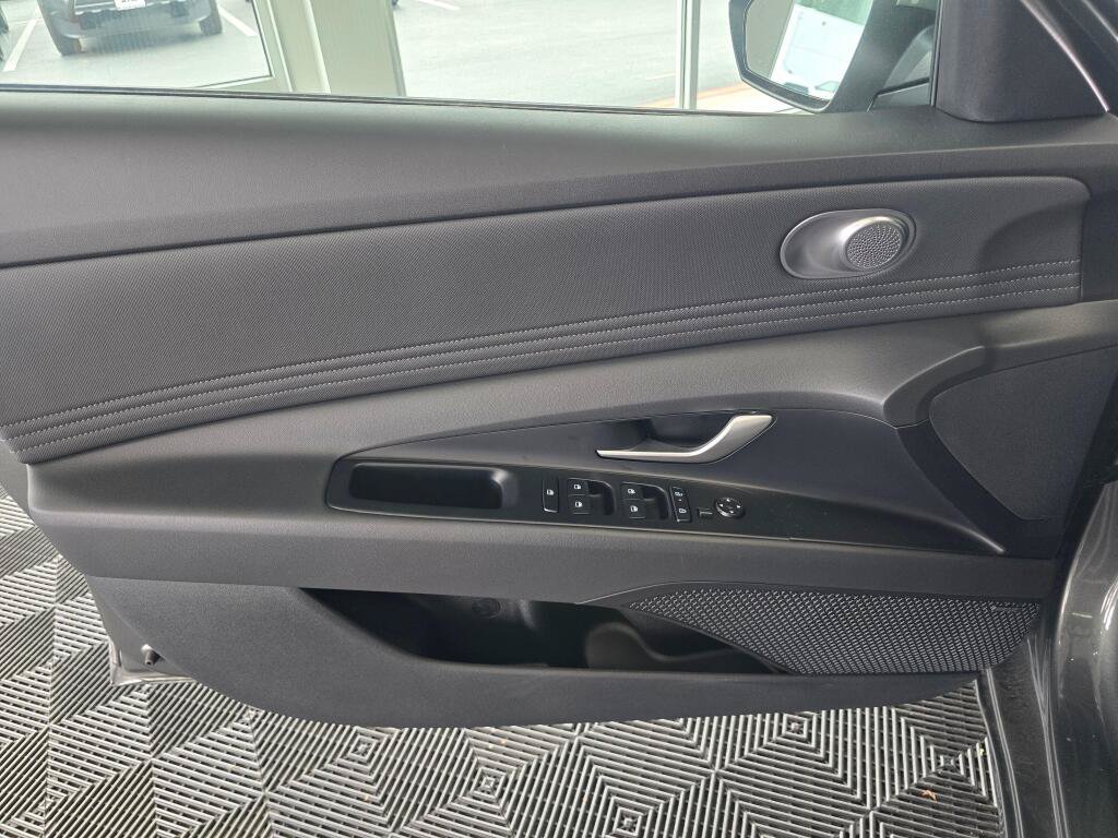 New 2026 Hyundai Elantra Limited FWD image 31