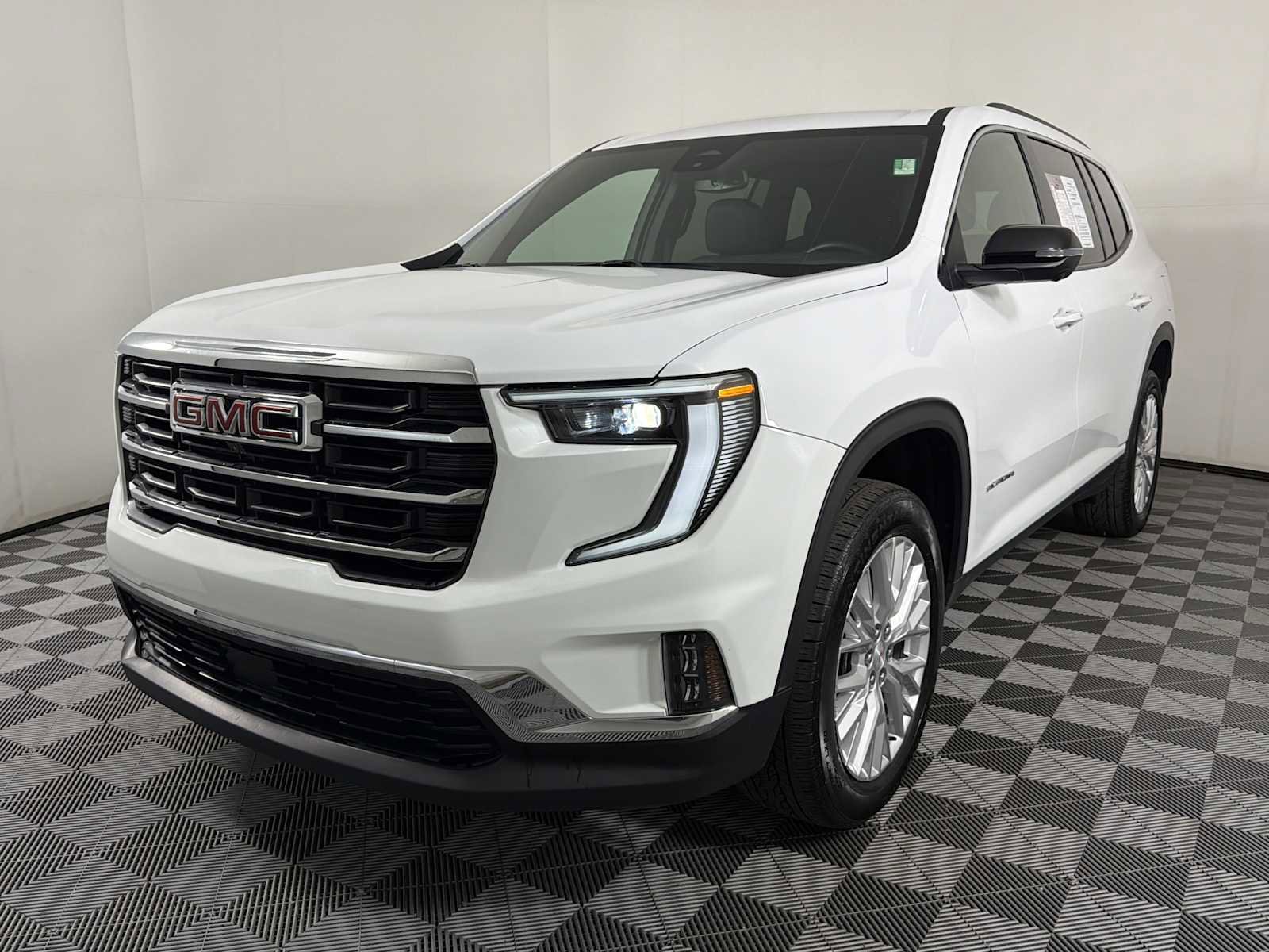 Used 2024 GMC Acadia Elevation image 3
