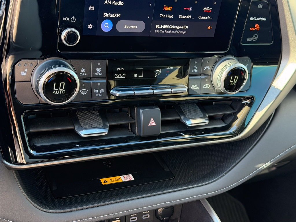 Used 2024 Toyota Highlander XLE FWD image 44