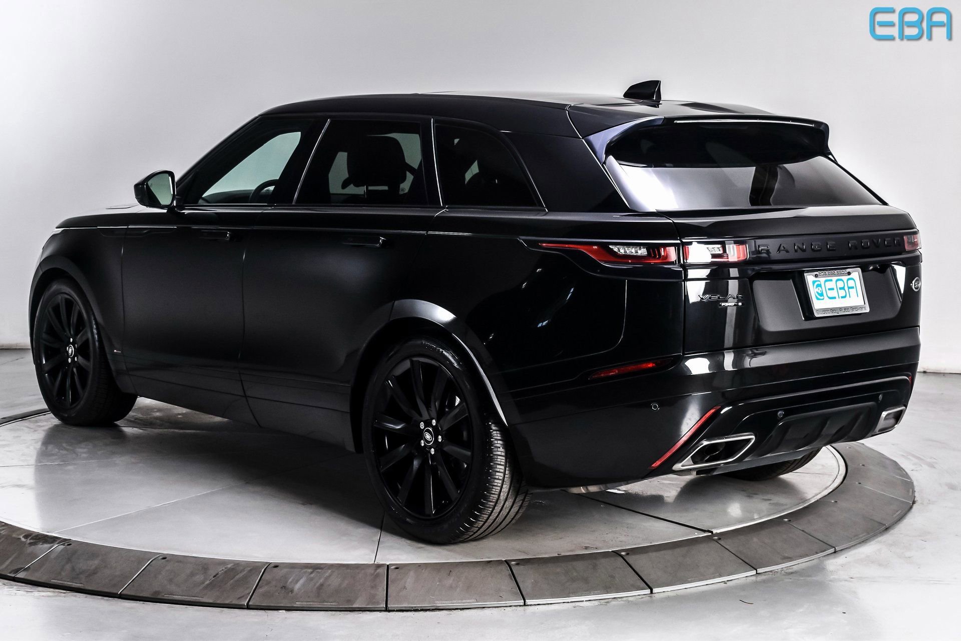 Used 2020 Land Rover Range Rover Velar R-Dynamic S image 4