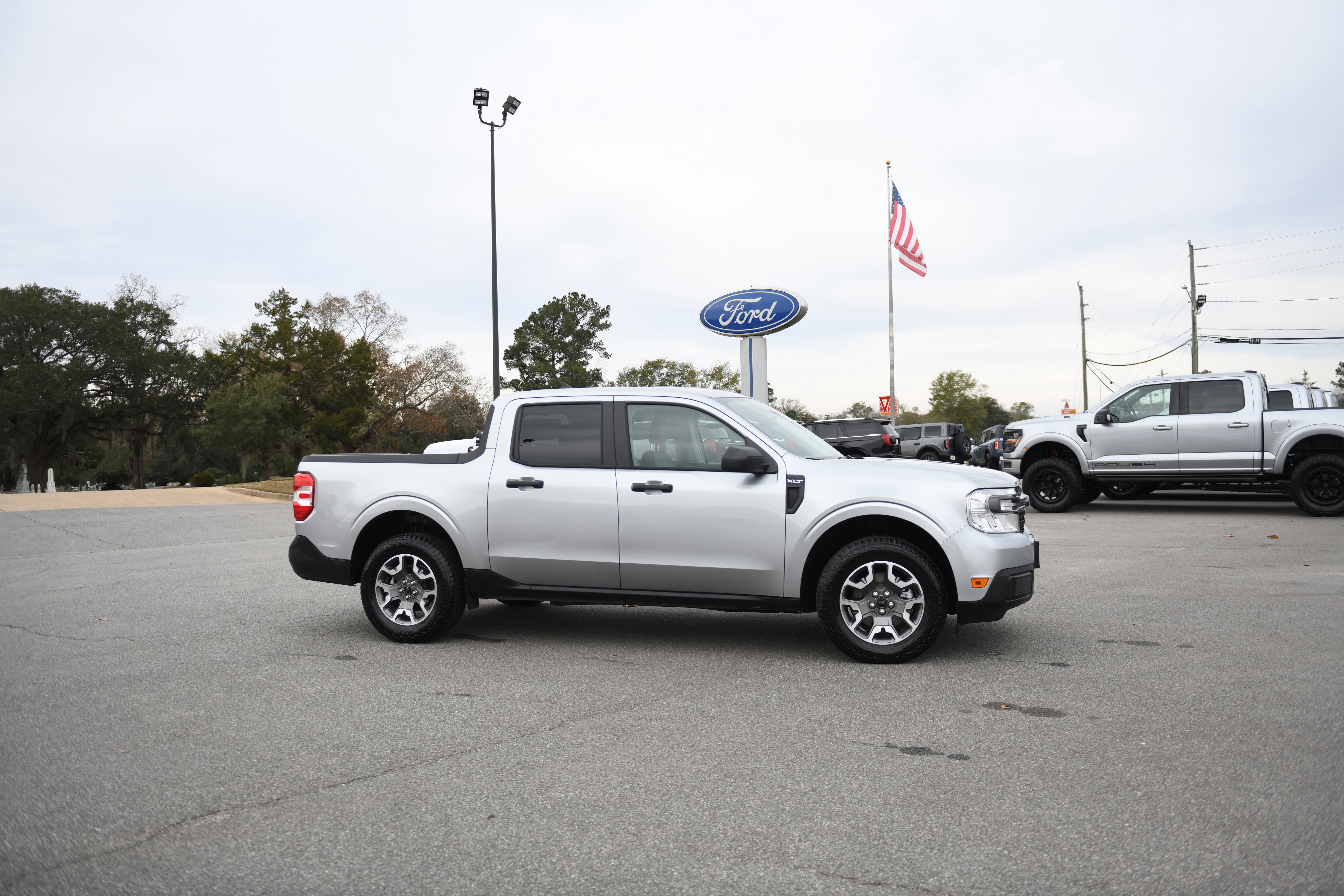 Used 2024 Ford Maverick XLT w/ Equipment Group 300A Standard image 2