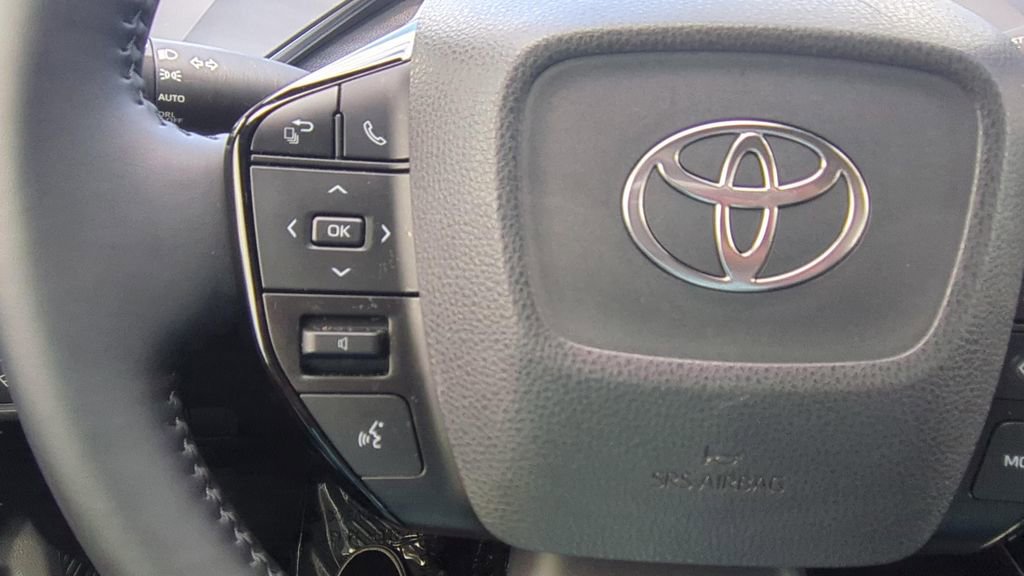 Used 2024 Toyota Prius XLE image 28