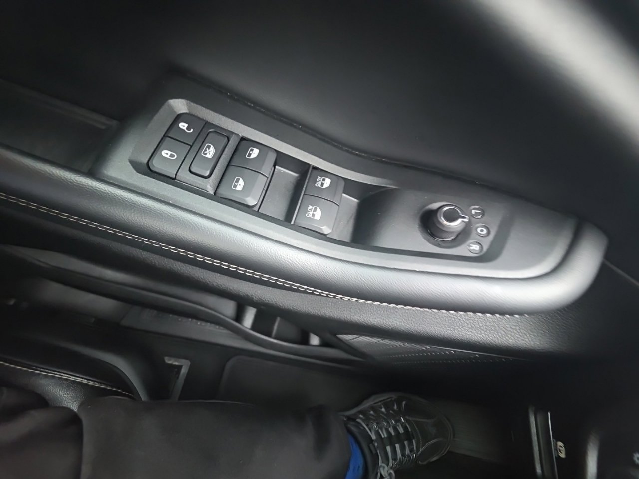 Used 2025 Jeep Grand Cherokee Altitude AWD/4WD image 31