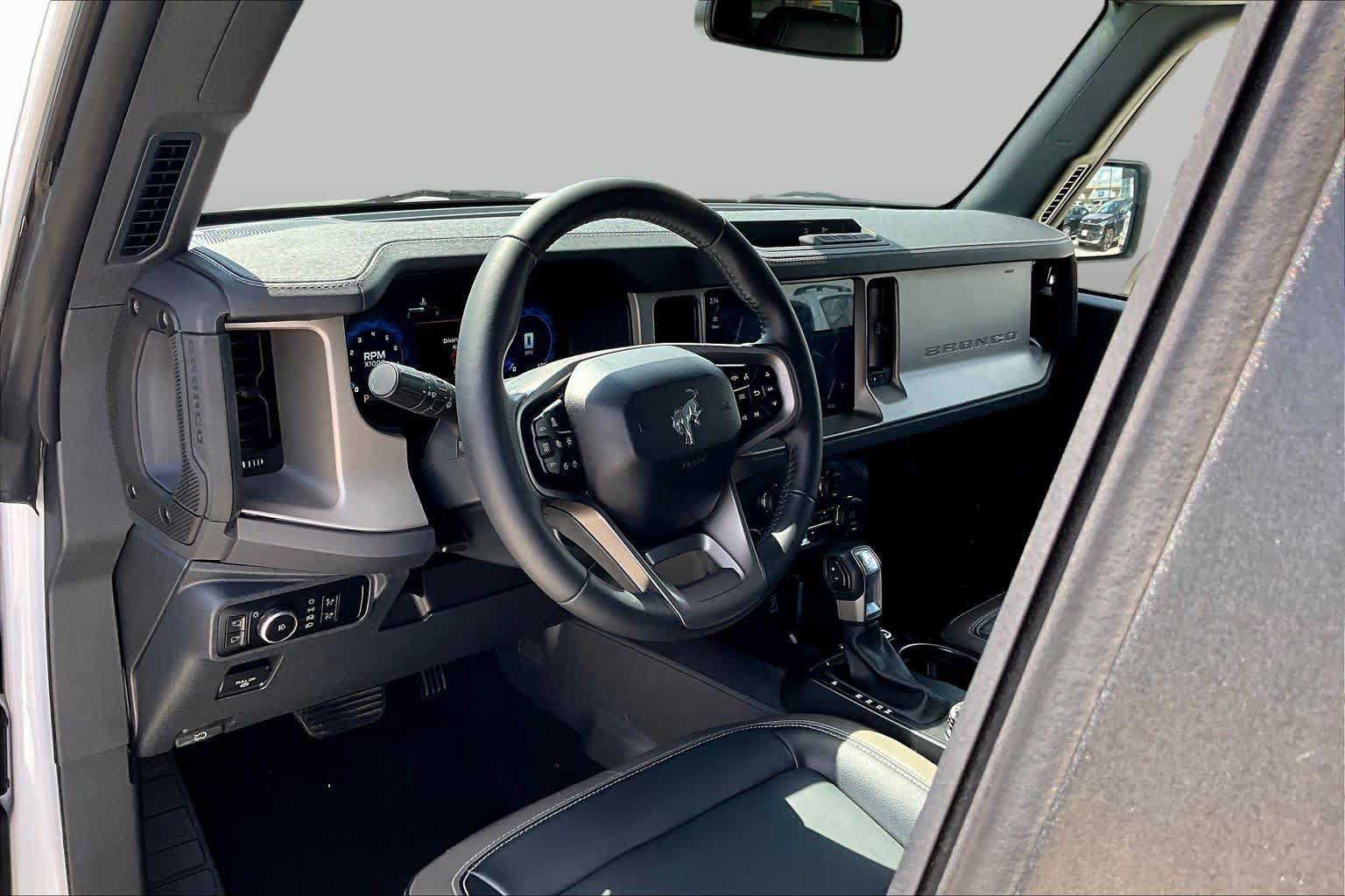 Used 2025 Ford Bronco Outer Banks AWD/4WD image 15