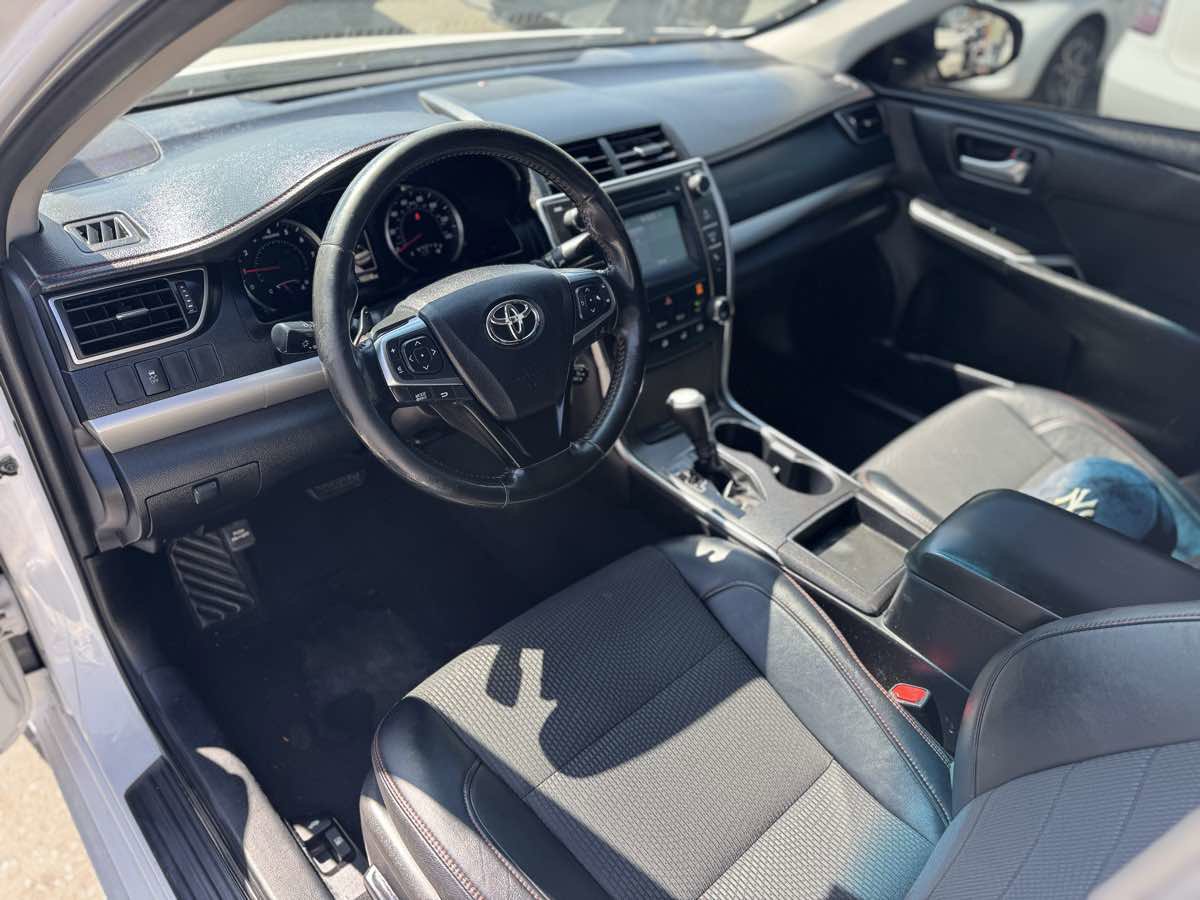 Used 2016 Toyota Camry SE image 9