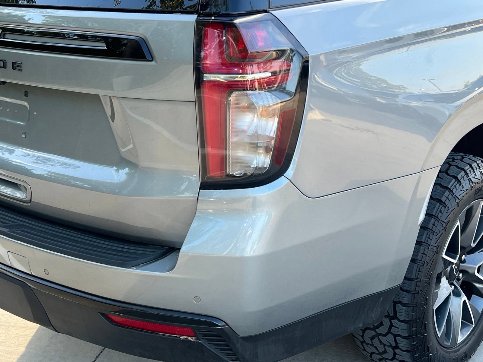 Used 2023 Chevrolet Tahoe Z71 w/ Luxury Package AWD/4WD image 14