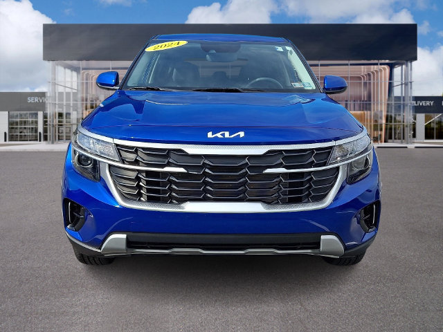 Used 2024 Kia Seltos LX AWD/4WD image 2