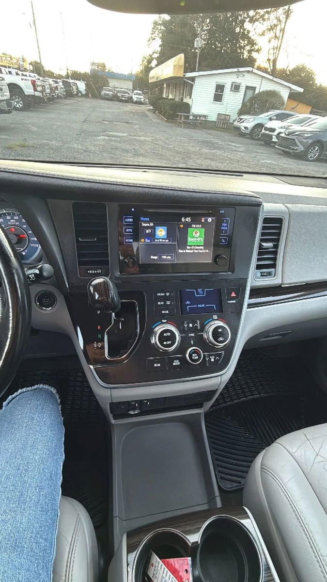 Used 2016 Toyota Sienna XLE image 16