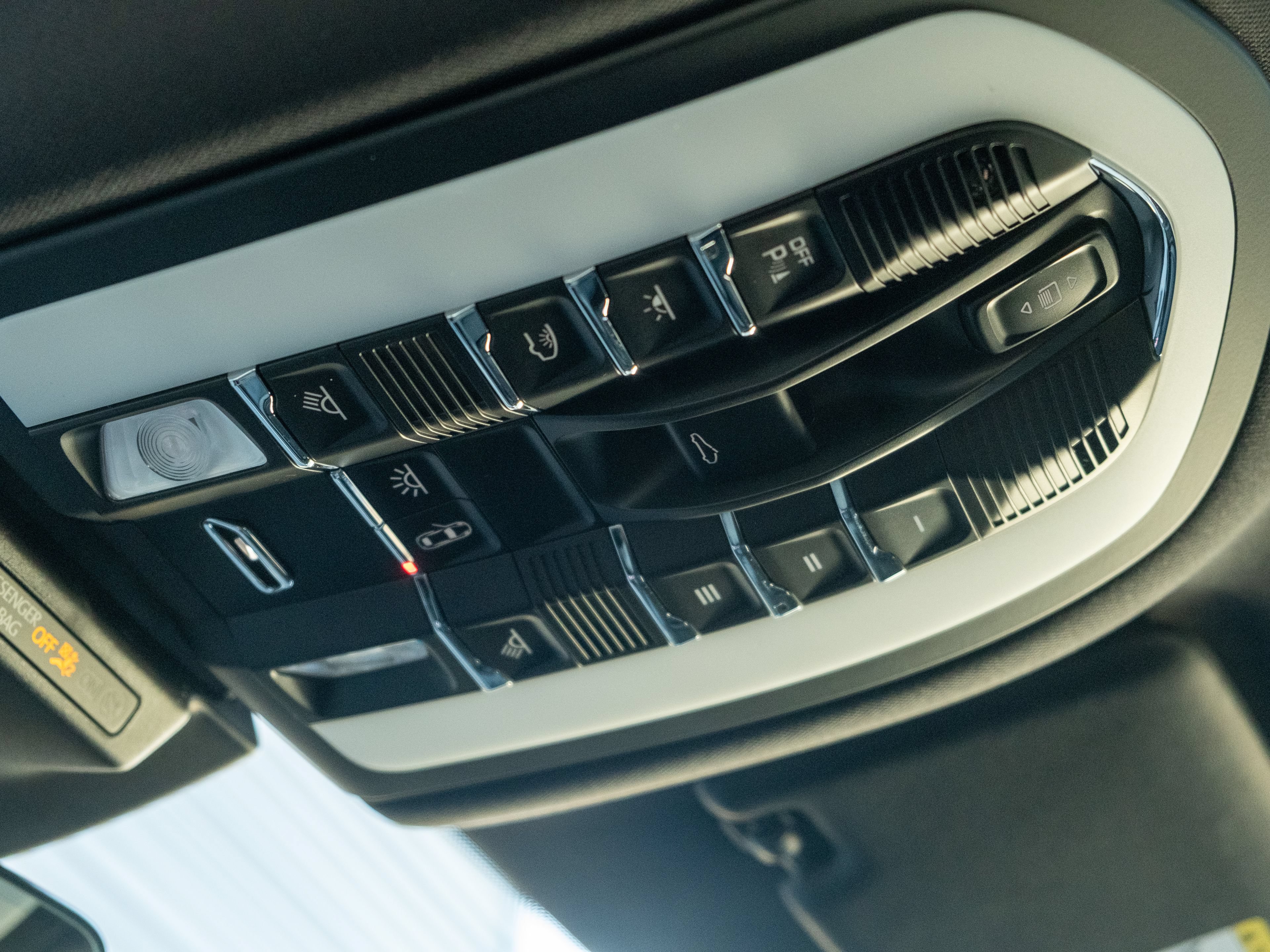 Certified 2026 Porsche Macan Turbo AWD/4WD image 35