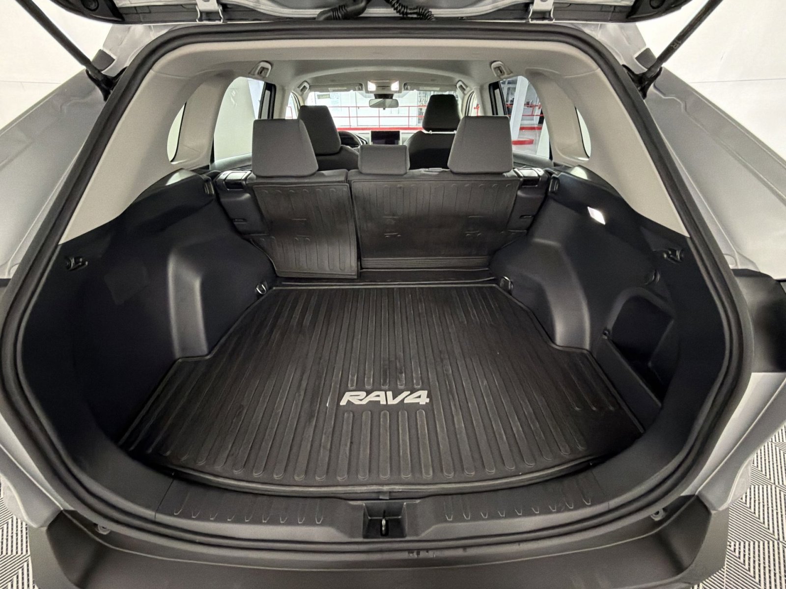 Used 2025 Toyota RAV4 XLE image 23