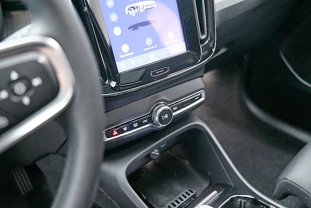 Certified 2023 Volvo XC40 B5 Ultimate w/ Climate Package AWD/4WD image 15